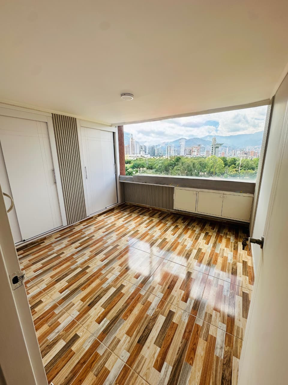 VENDO APARTAMENTO EN LAURELES ESTADIO