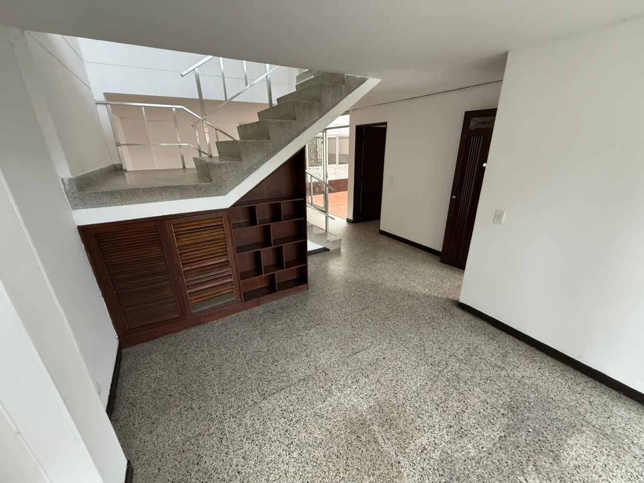 ARRIENDO CASA EN SANTA MONICA