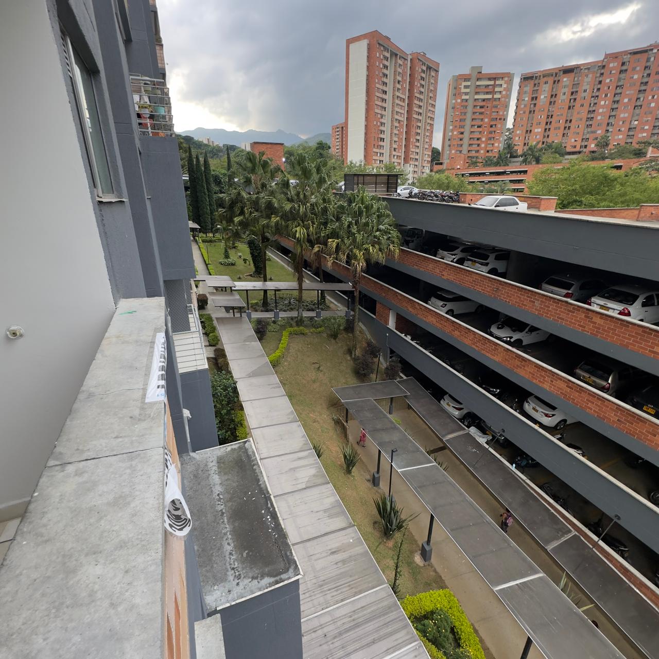 ARRIENDO APARTAMENTO EN LA LOMA DE LOS BERNAL