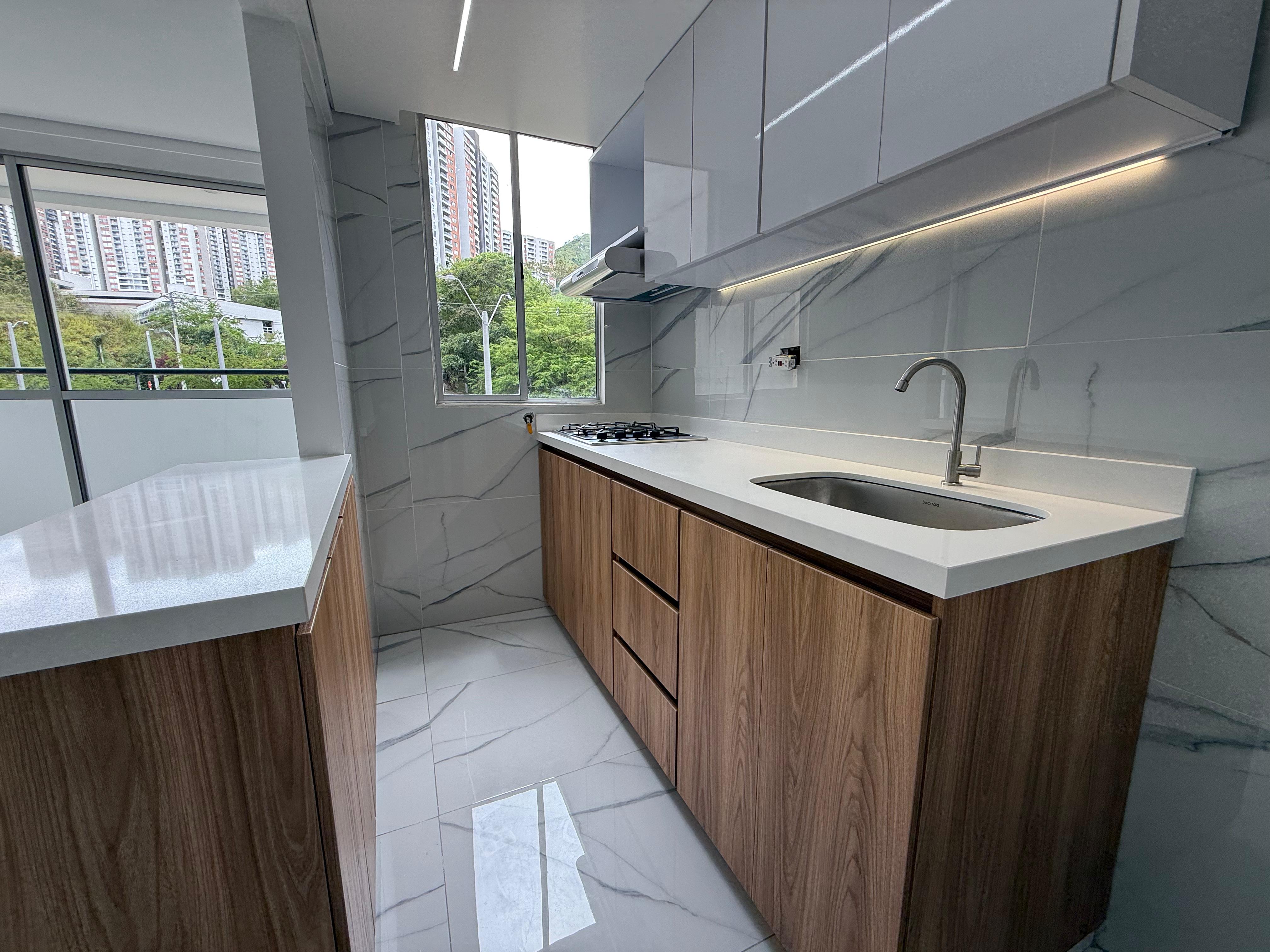 ARRIENDO APARTAMENTO EN LA LOMA DE LOS BERNAL