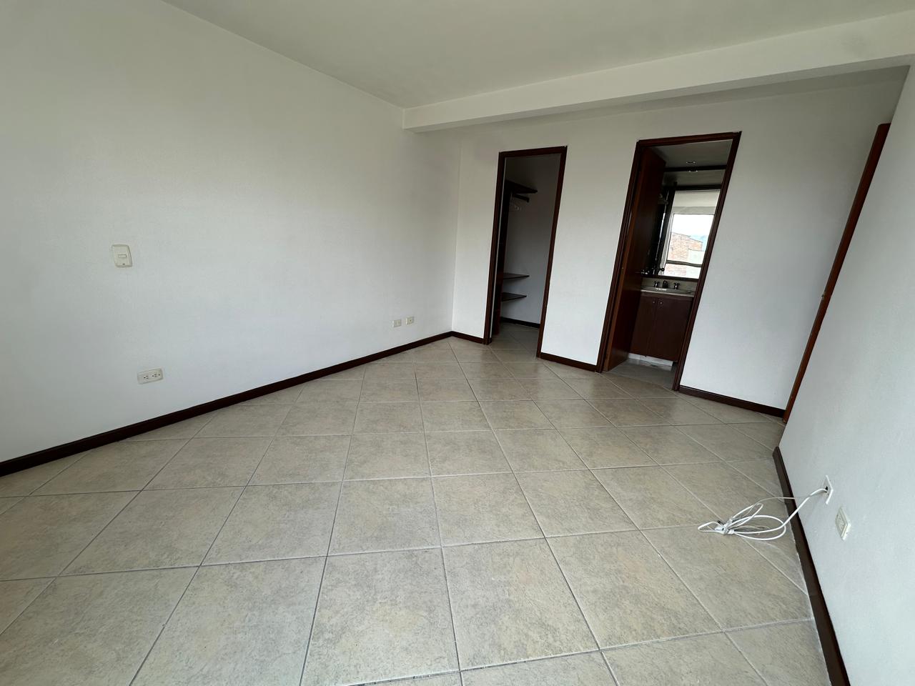 ARRIENDO APARTAMENTO EN LA LOMA DE LOS BERNAL