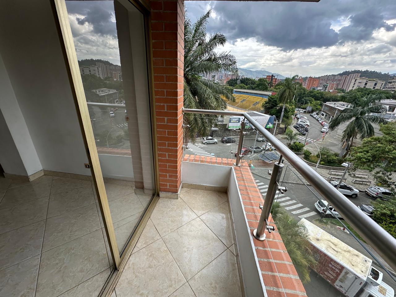ARRIENDO APARTAMENTO DUPLEX EN EL VELODROMO