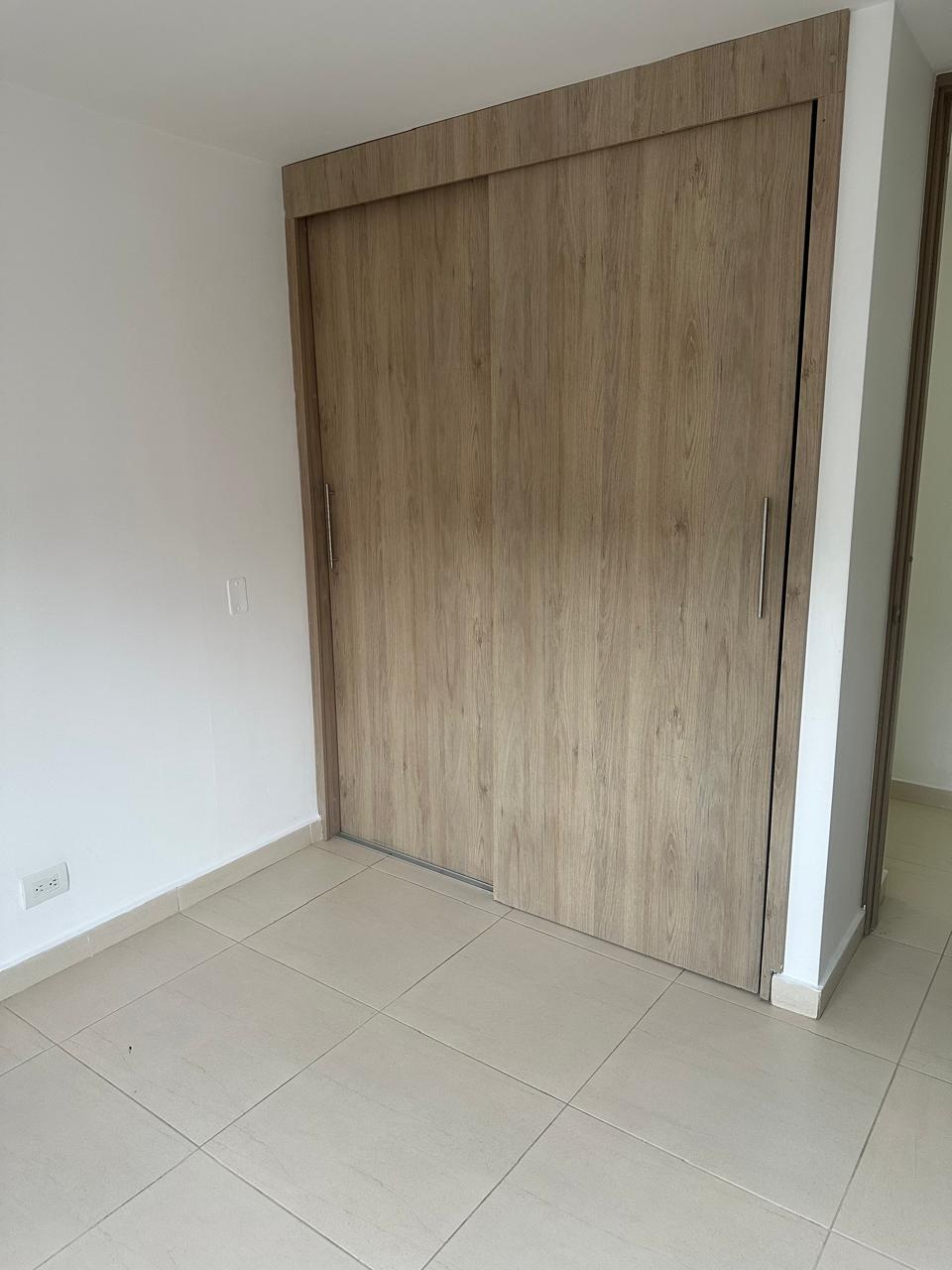 VENDO APARTAMENTO EN LA LOMA DE LOS BERNAL