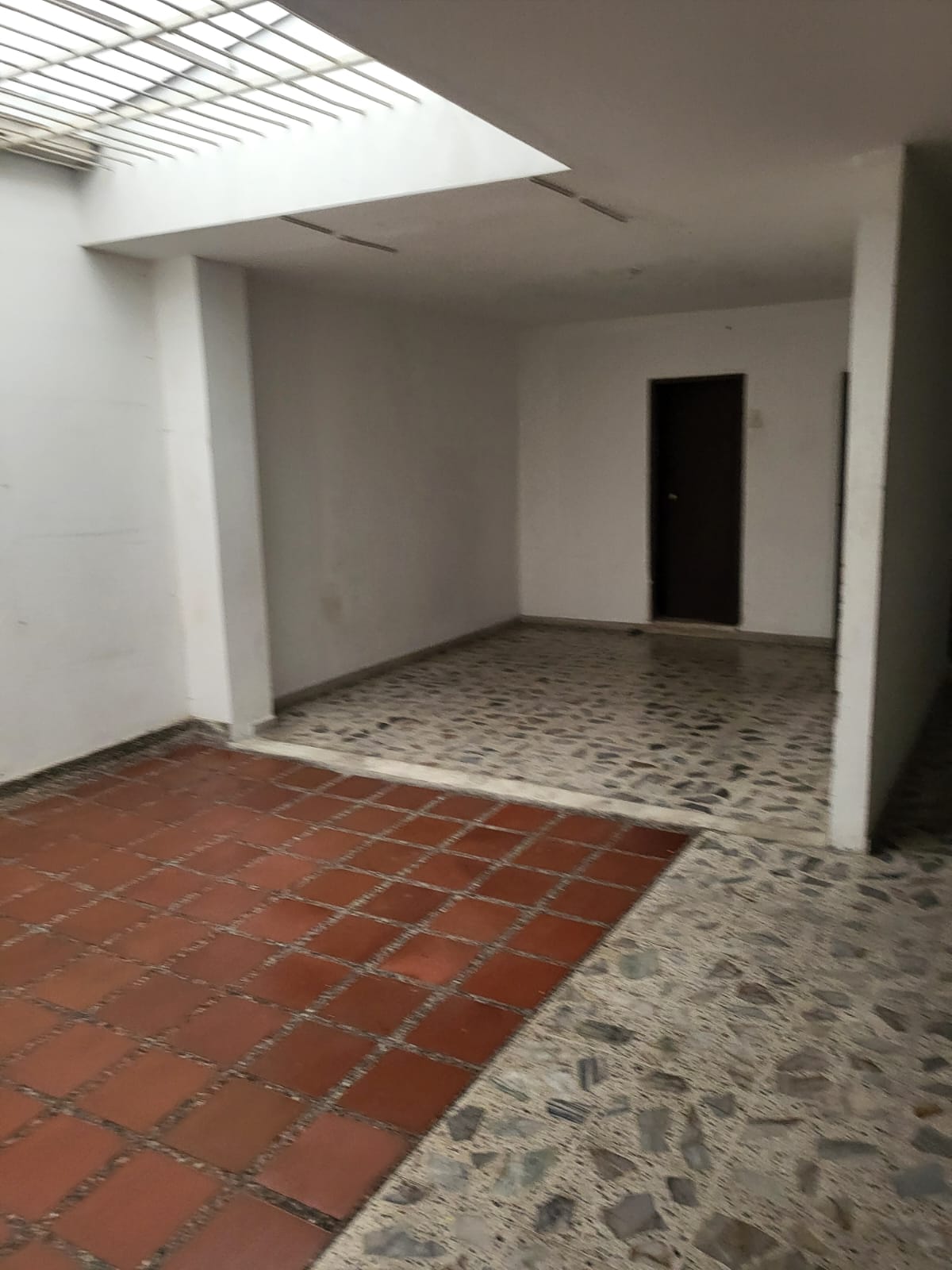 ARRIENDO CASA COMERCIAL EN LA AMERICA