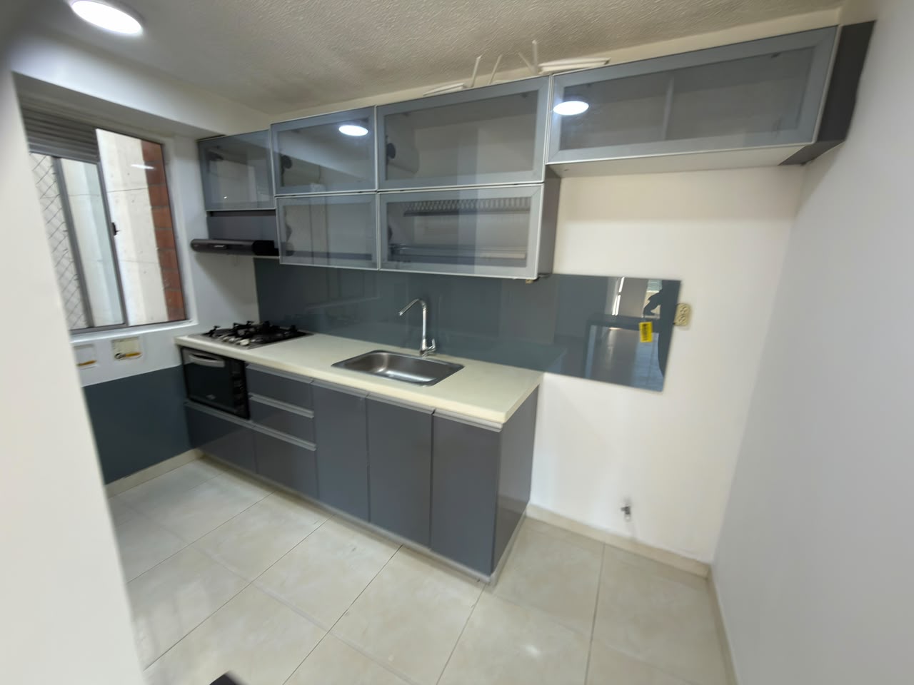 ARRIENDO APARTAMENTO EN LA LOMA DE LOS BERNAL