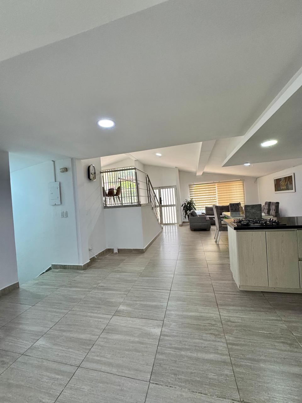 ARRIENDO CASA AMOBLADA EN COLORES