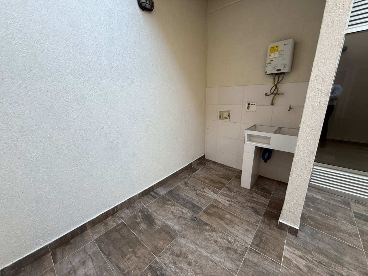 ARRIENDO APARTAESTUDIO EN CALASANZ PARTE BAJA