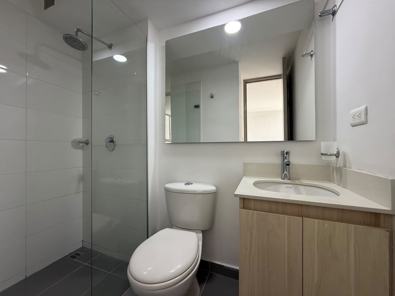 ARRIENDO APARTAMENTO EN LA LOMA DE LOS BERNAL