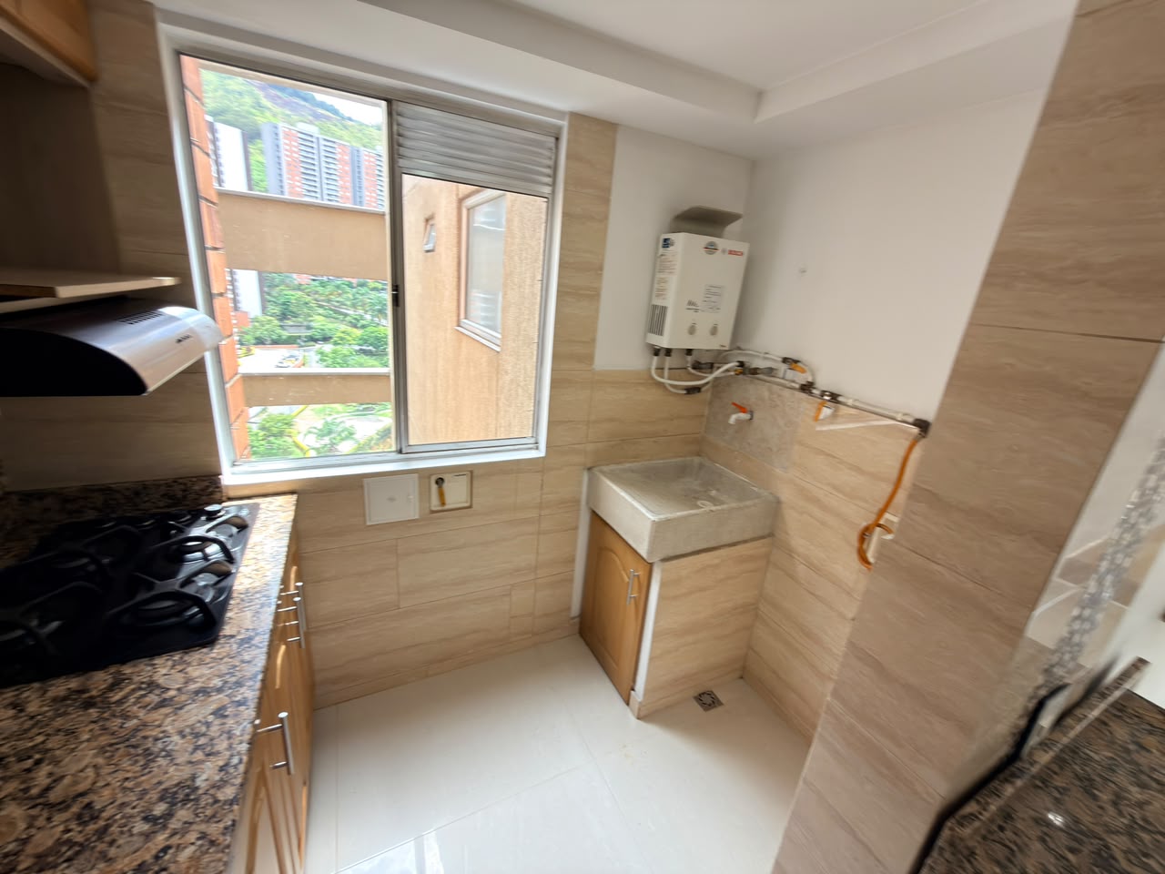 ARRIENDO APARTAMENTO EN LA LOMA DE LOS BERNAL