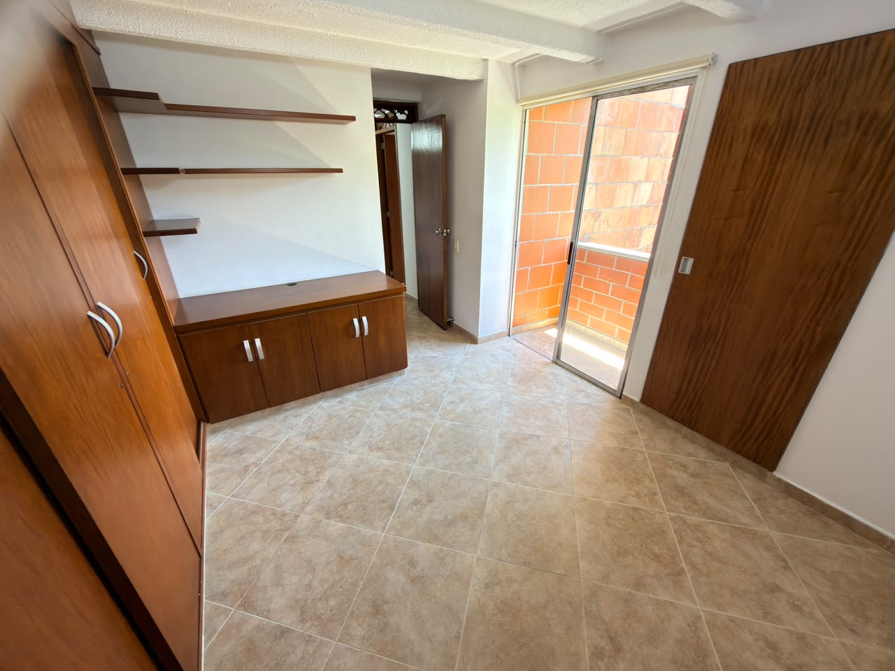ARRIENDO APARTAMENTO EN LOMA DE LOS BERNAL