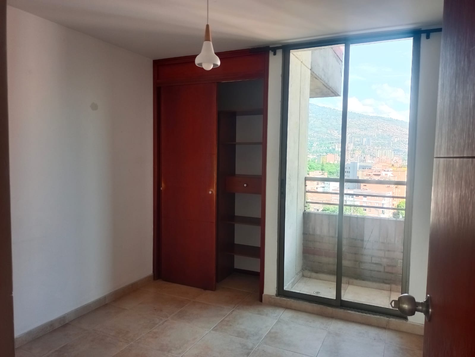 Se arrienda apartamento en laureles