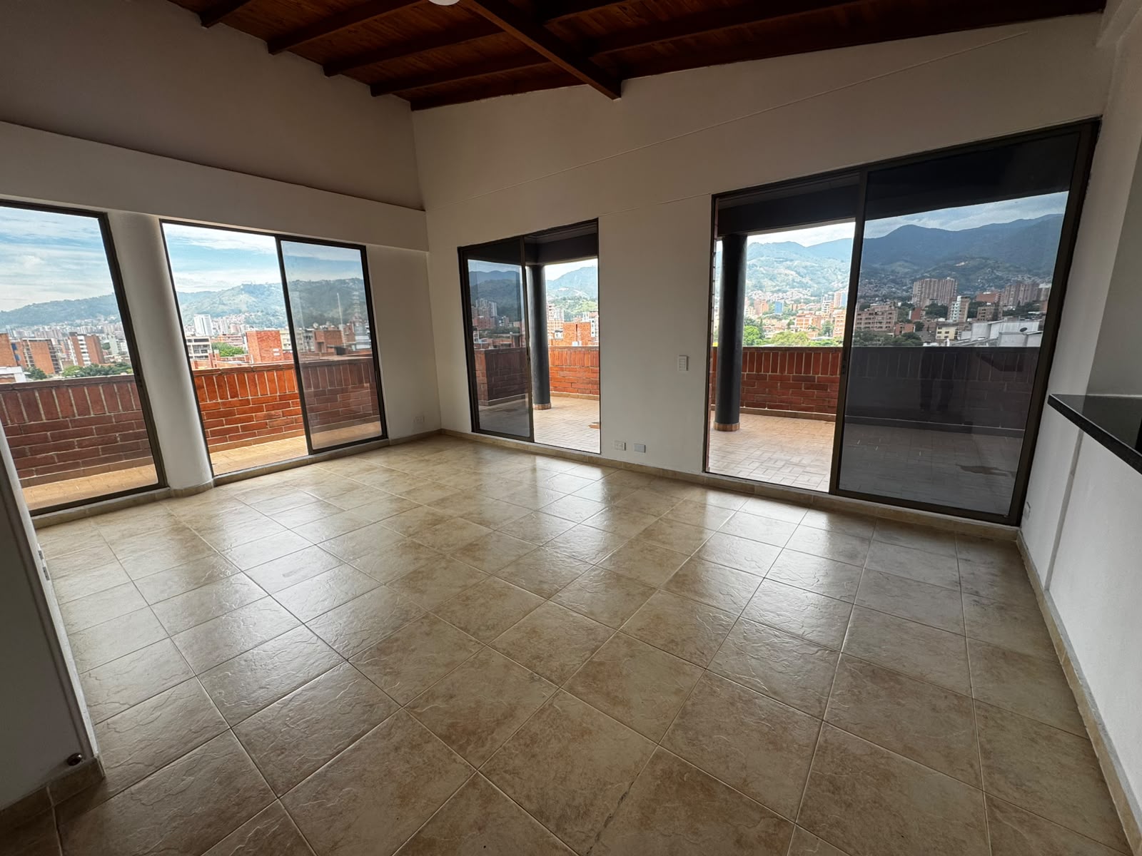 Se arrienda apartamento en laureles