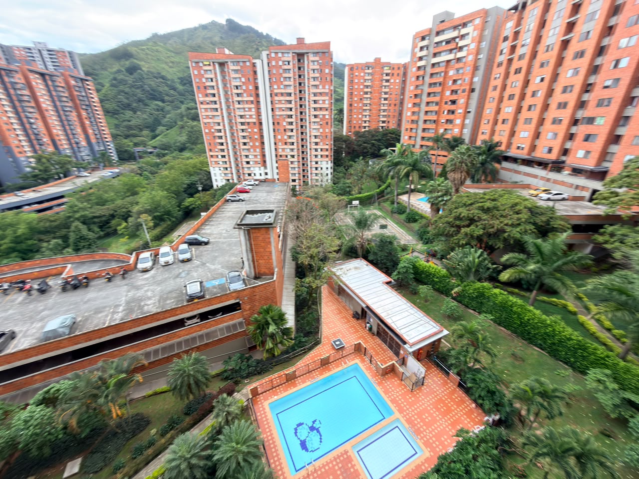 ARRIENDO APARTAMENTO EN LOMA DE LOS BERNAL