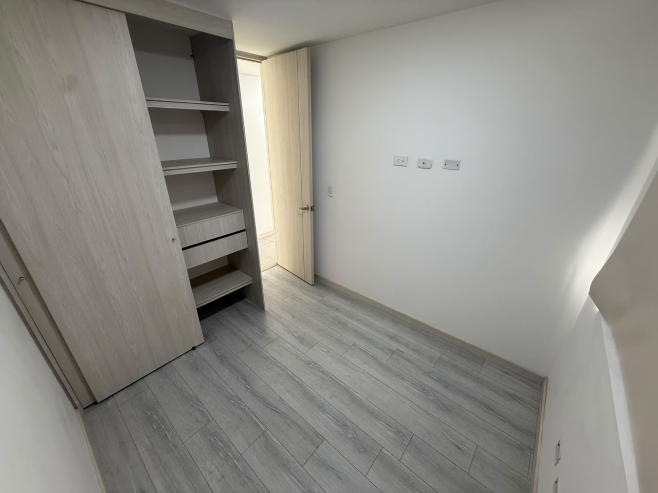 ARRIENDO APARTAMENTO EN LOS COLORES