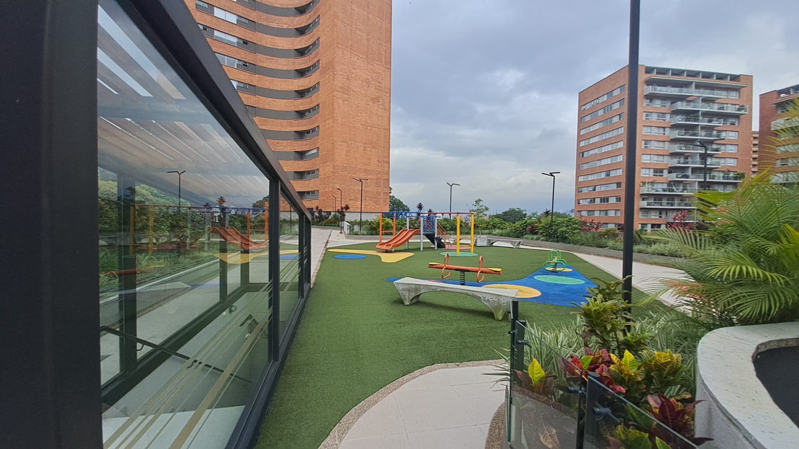 ARRIENDO APARTAMENTO POBLADO  LOS BALSOS