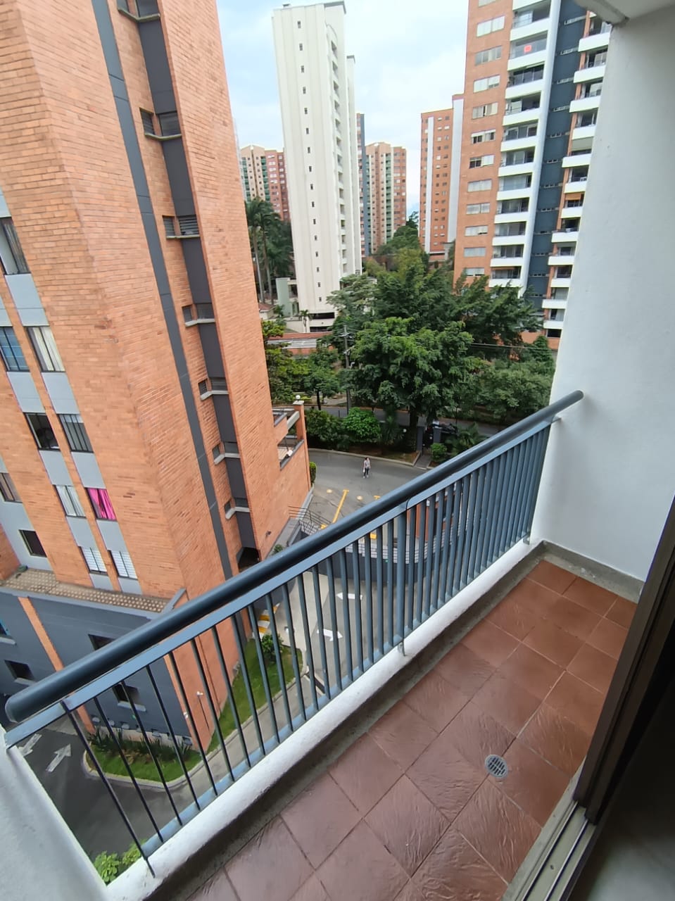Arrienda Apartamento Loma de los Bernal