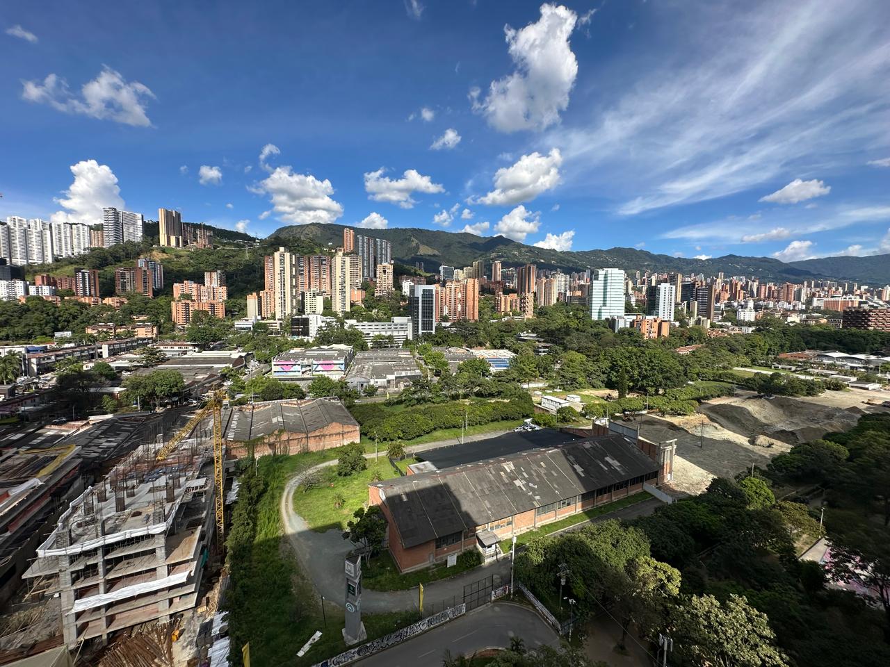 ARRIENDO APARTAMENTO CIUDAD DEL RIO