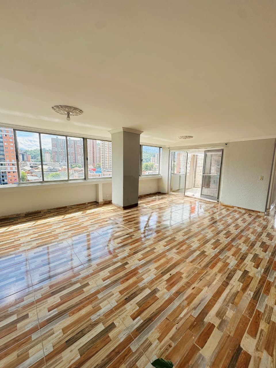 VENDO APARTAMENTO EN LAURELES ESTADIO