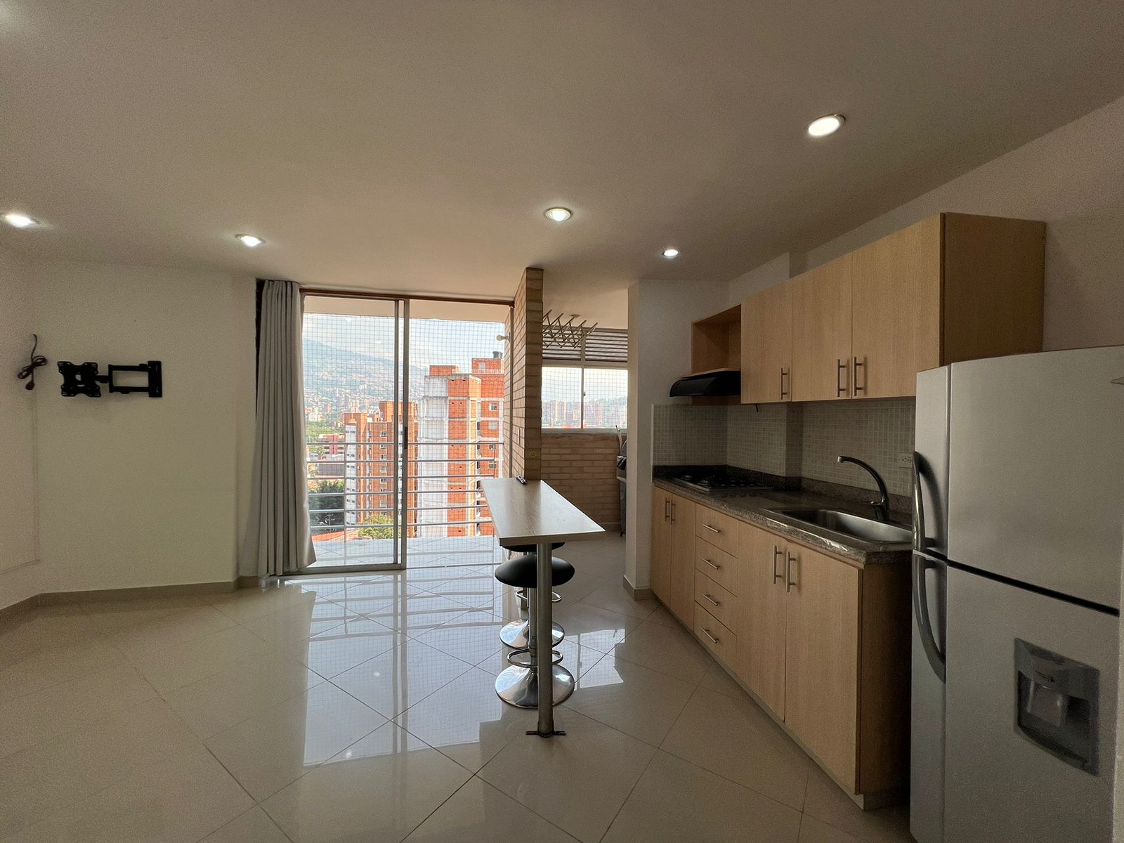 ARRIENDO APARTAMENTO DE UNA  ALCOBA EN EL VELODROMO