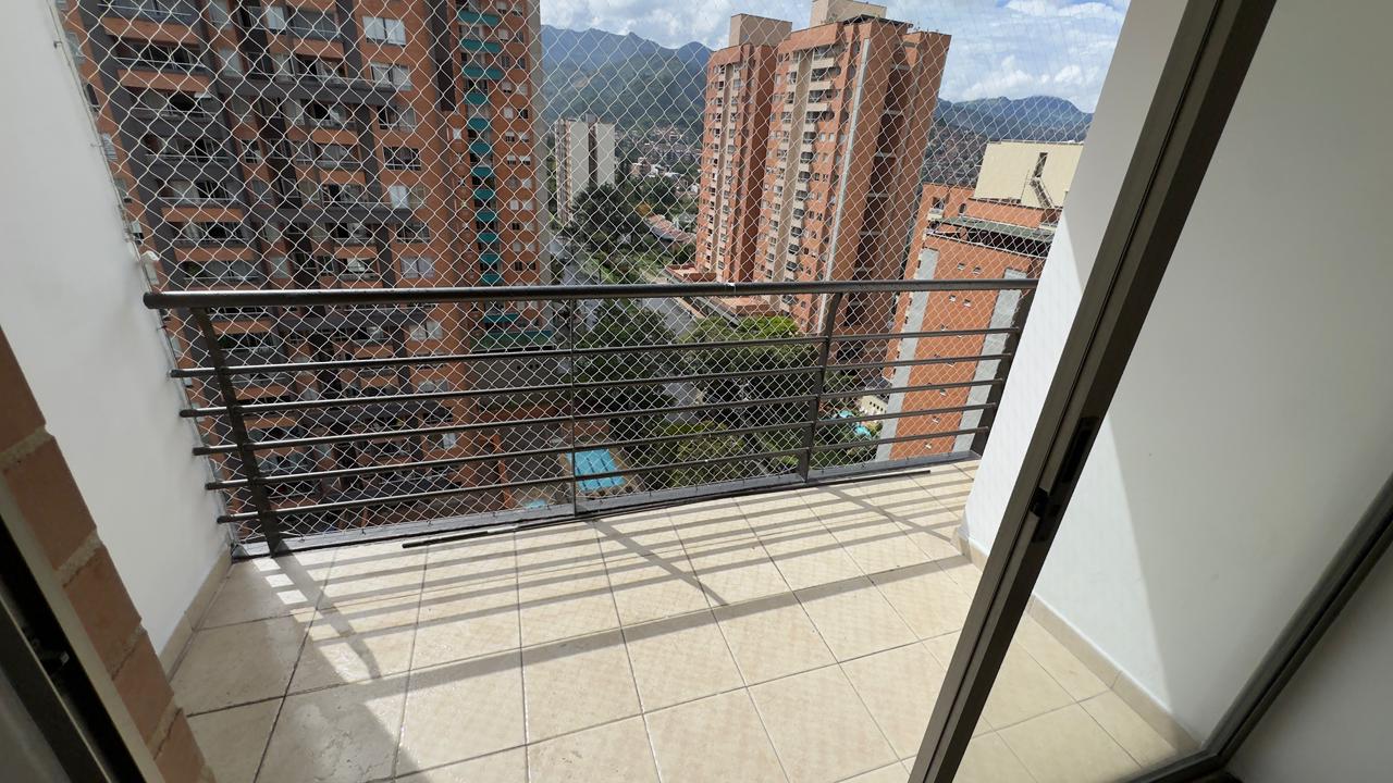 ARRIENDO APARTAMENTO EN LOMA DE LOS BERNAL