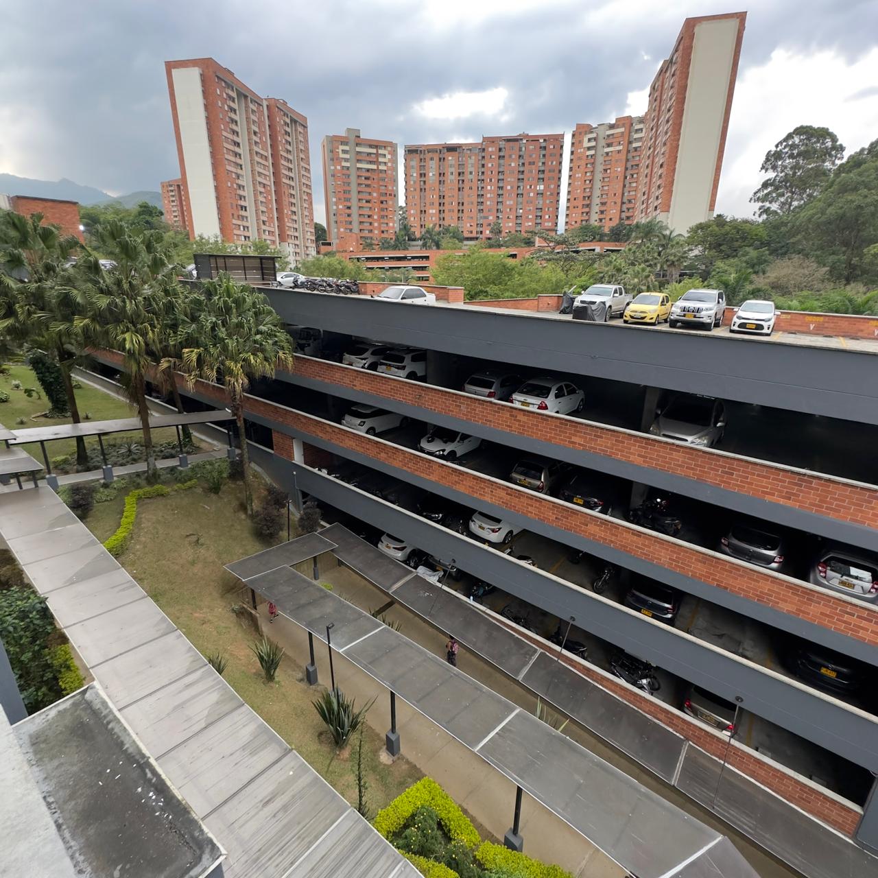 ARRIENDO APARTAMENTO EN LA LOMA DE LOS BERNAL