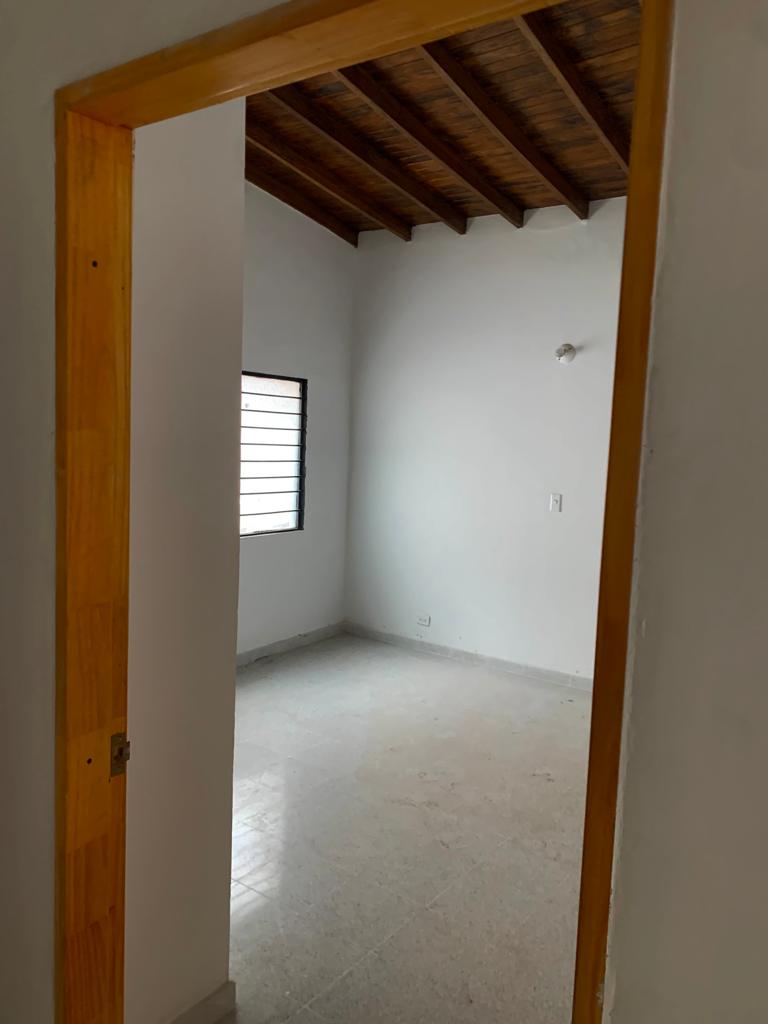 ARRIENDO CASA LOCAL EN LAURELES