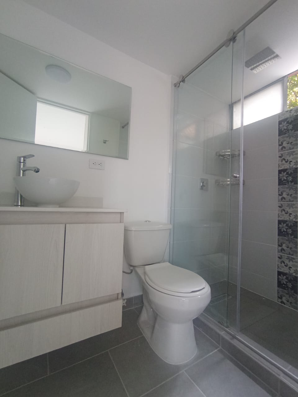 VENDO APARTAMENTO EN ROBLEDO PARTE BAJA