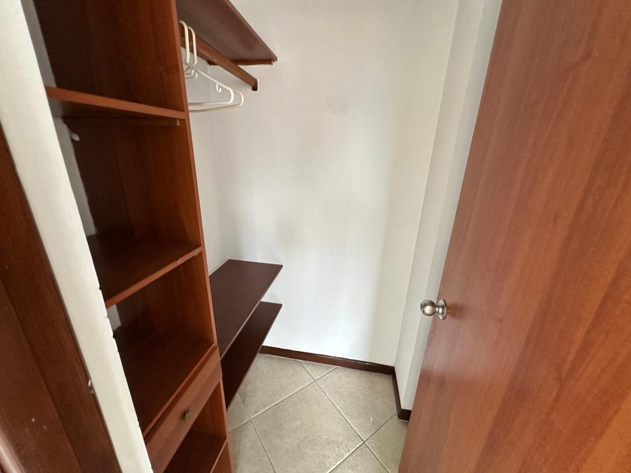 ARRIENDO APARTAMENTO EN LA LOMA DE LOS BERNAL