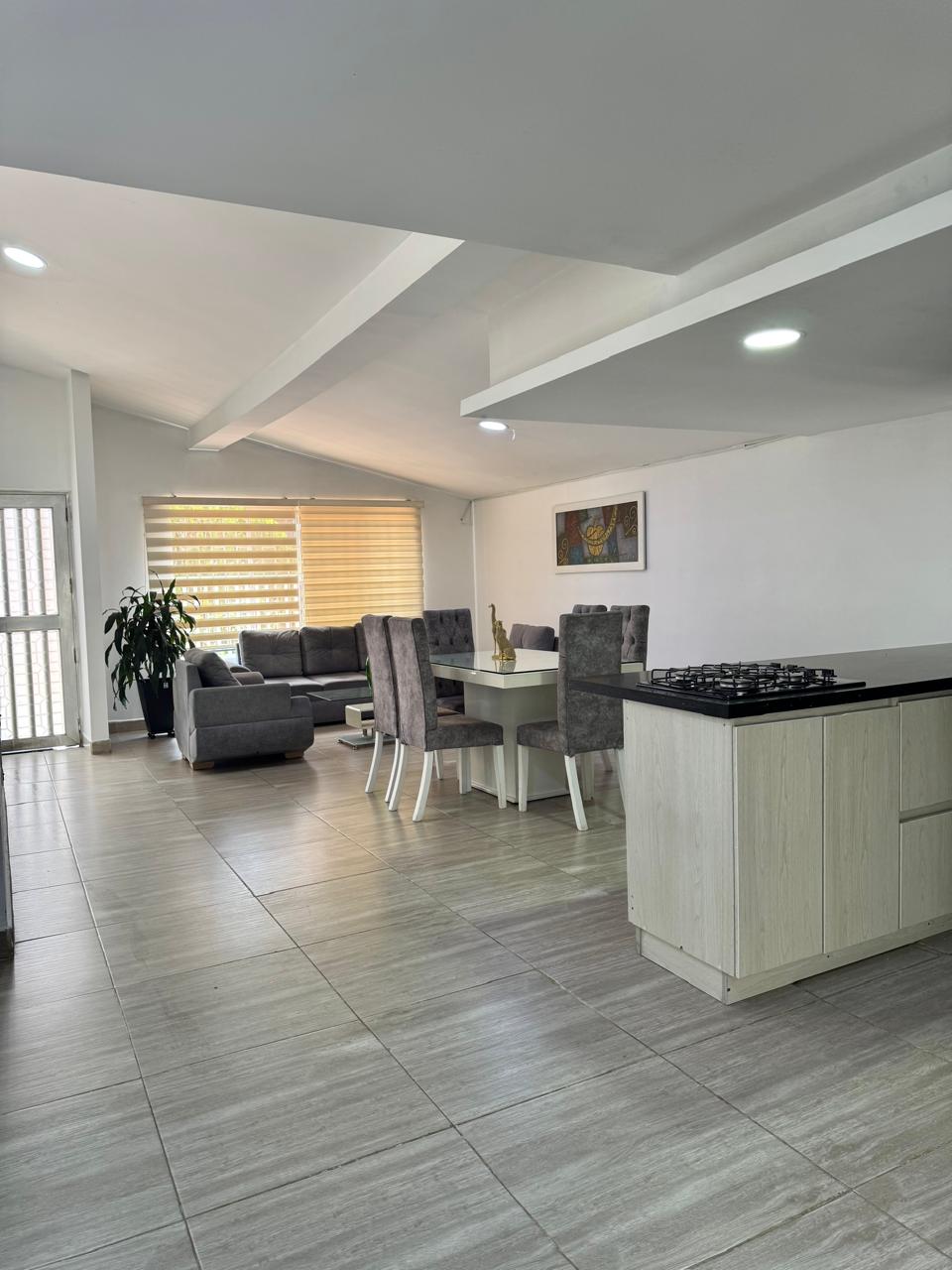 ARRIENDO CASA AMOBLADA EN COLORES