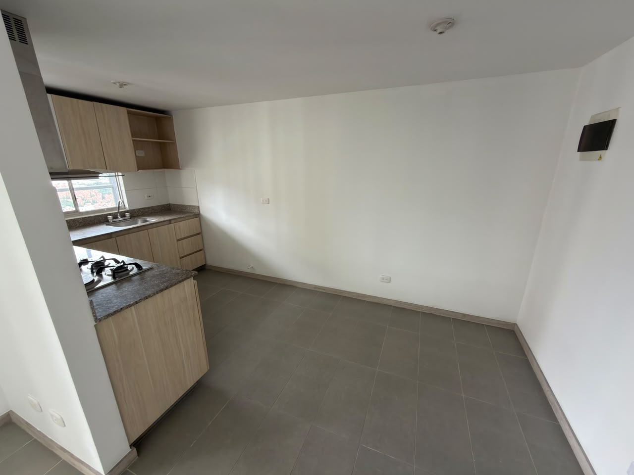 VENDO APARTAMENTO EN LOMA DE LOS BERNAL