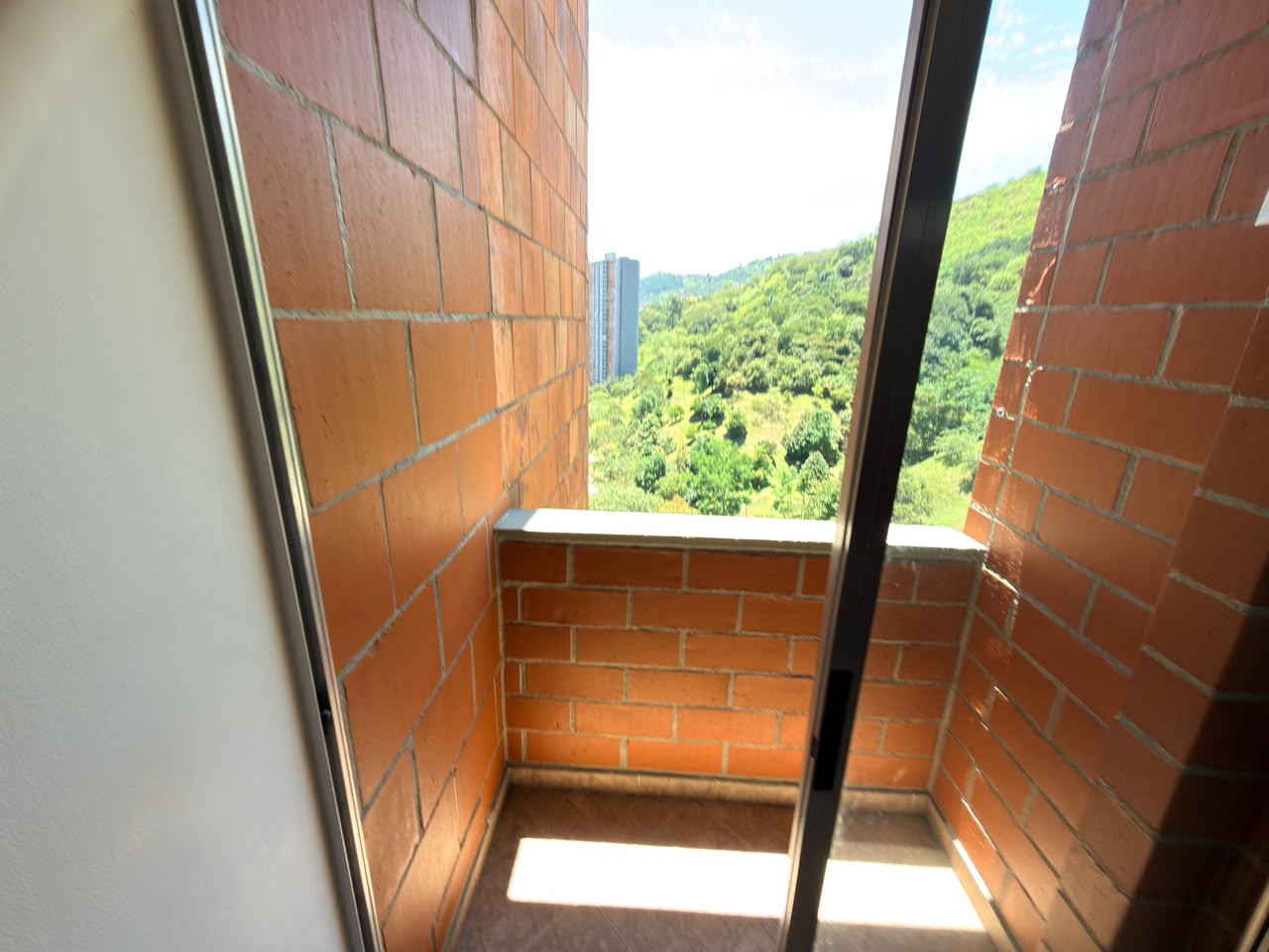 ARRIENDO APARTAMENTO EN LOMA DE LOS BERNAL