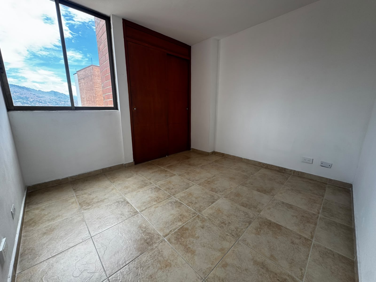 Se arrienda apartamento en laureles