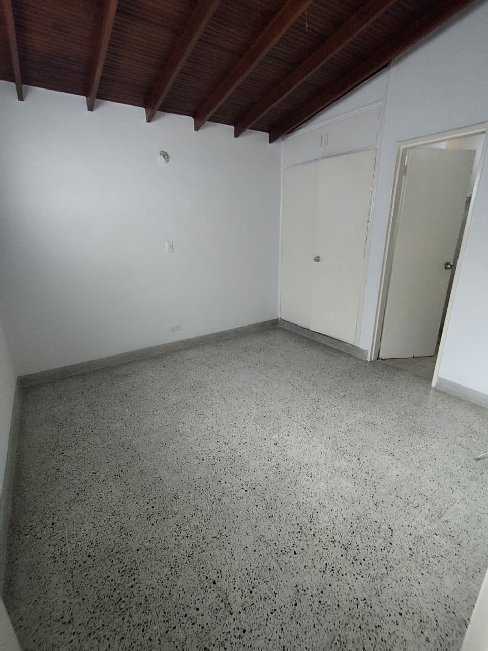 Arriendo casa en simón bolívar
