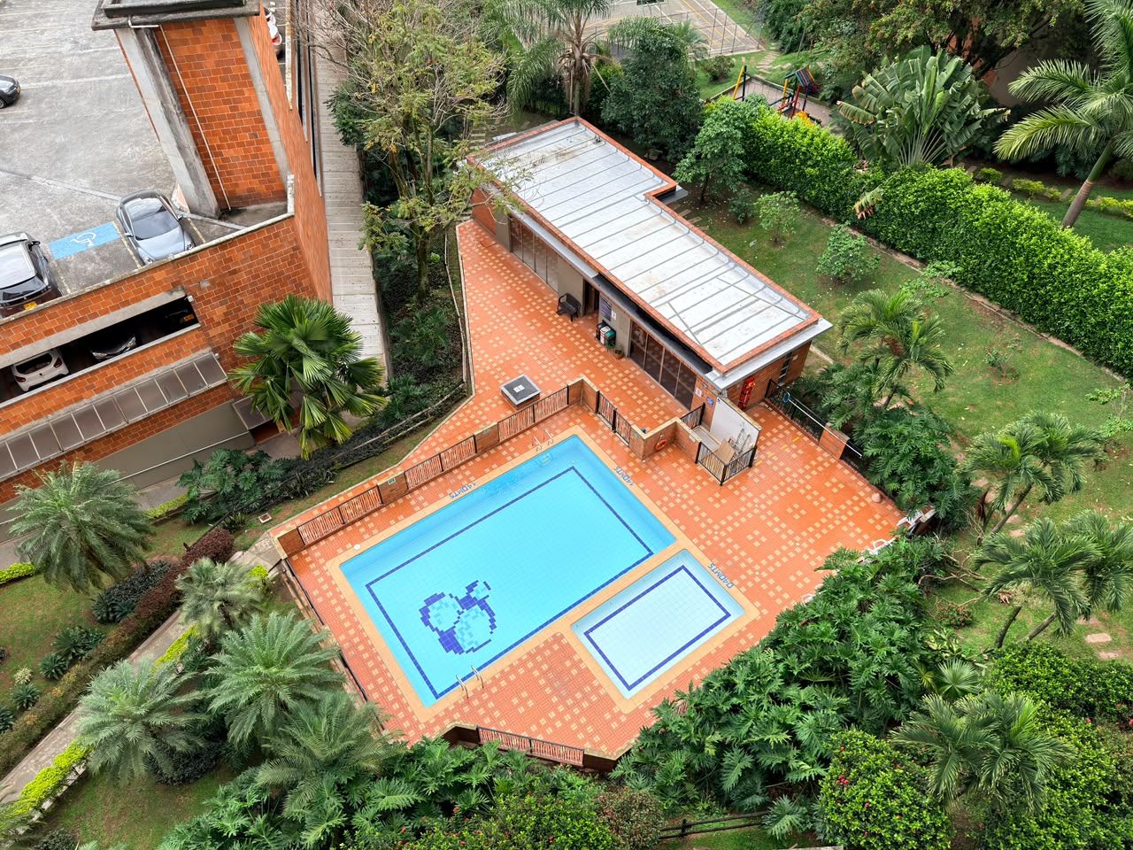 ARRIENDO APARTAMENTO EN LOMA DE LOS BERNAL