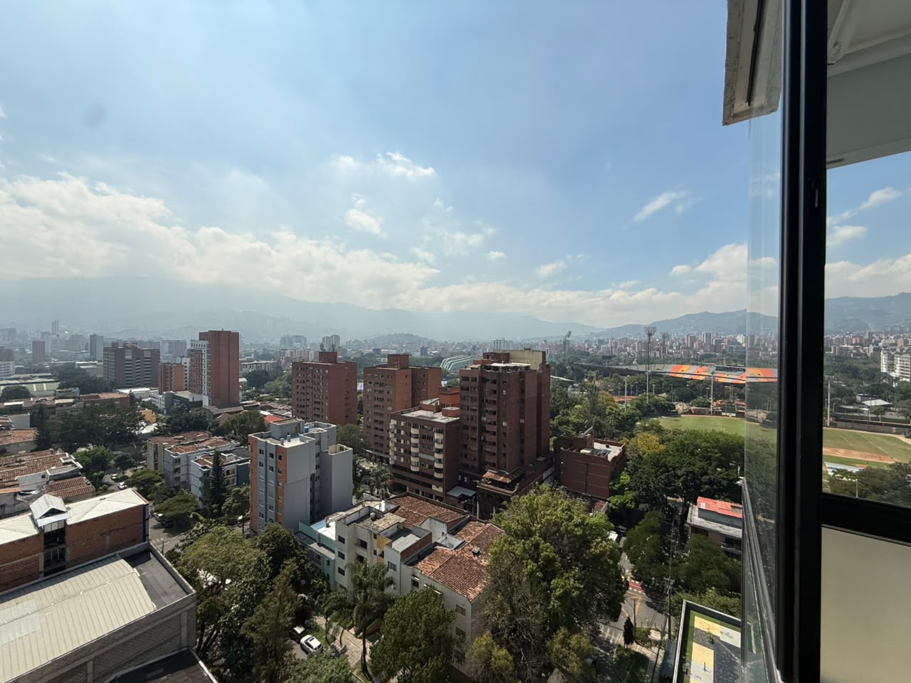 ARRIENDO APARTAMENTO EN LOS COLORES