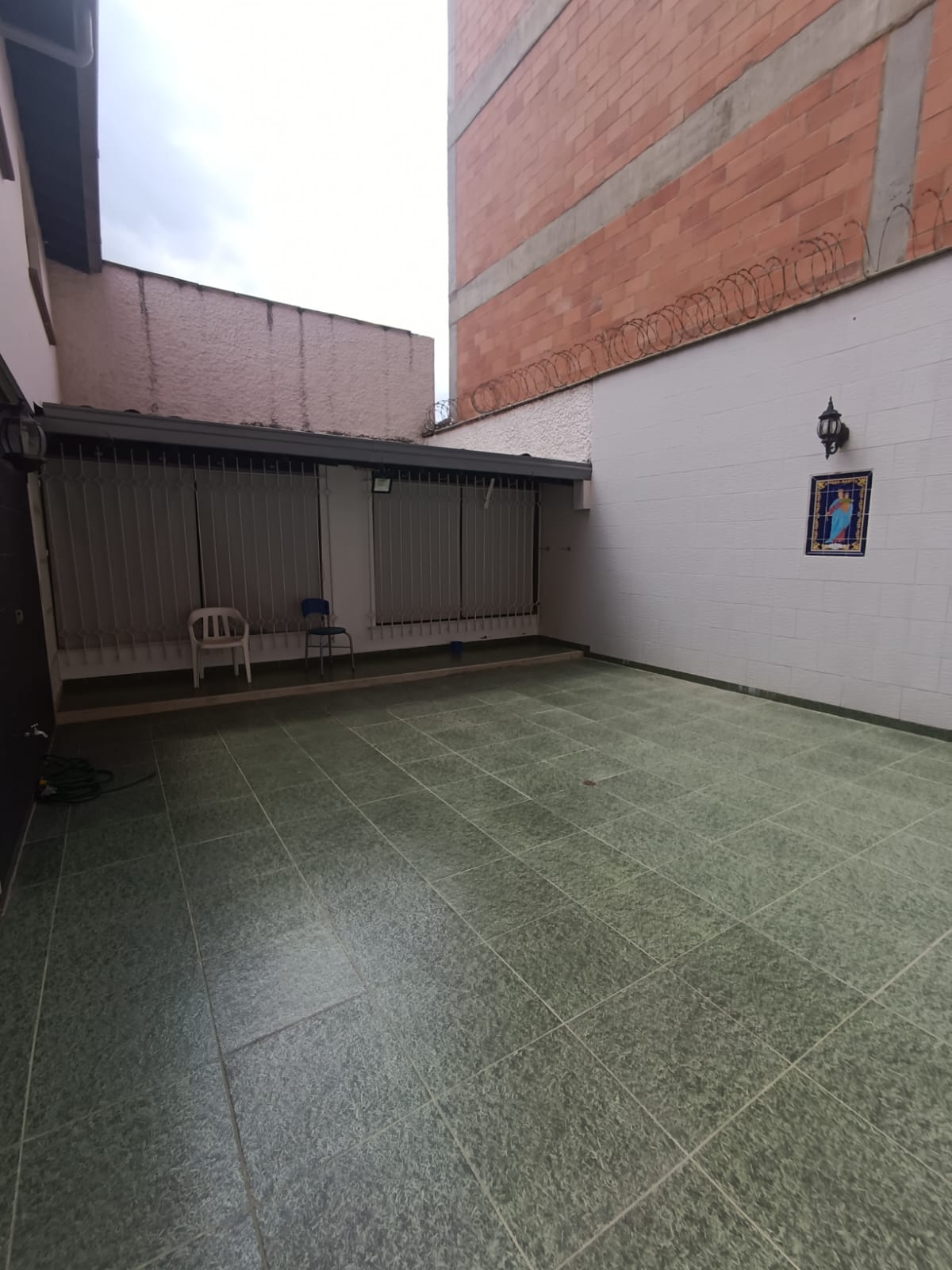 se vende casa laureles