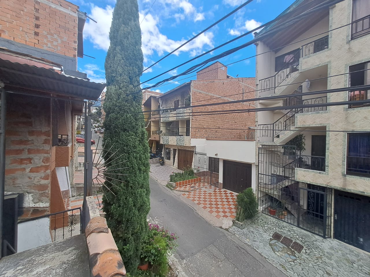 VENDO CASA CABAÑITAS PRIMER PISO