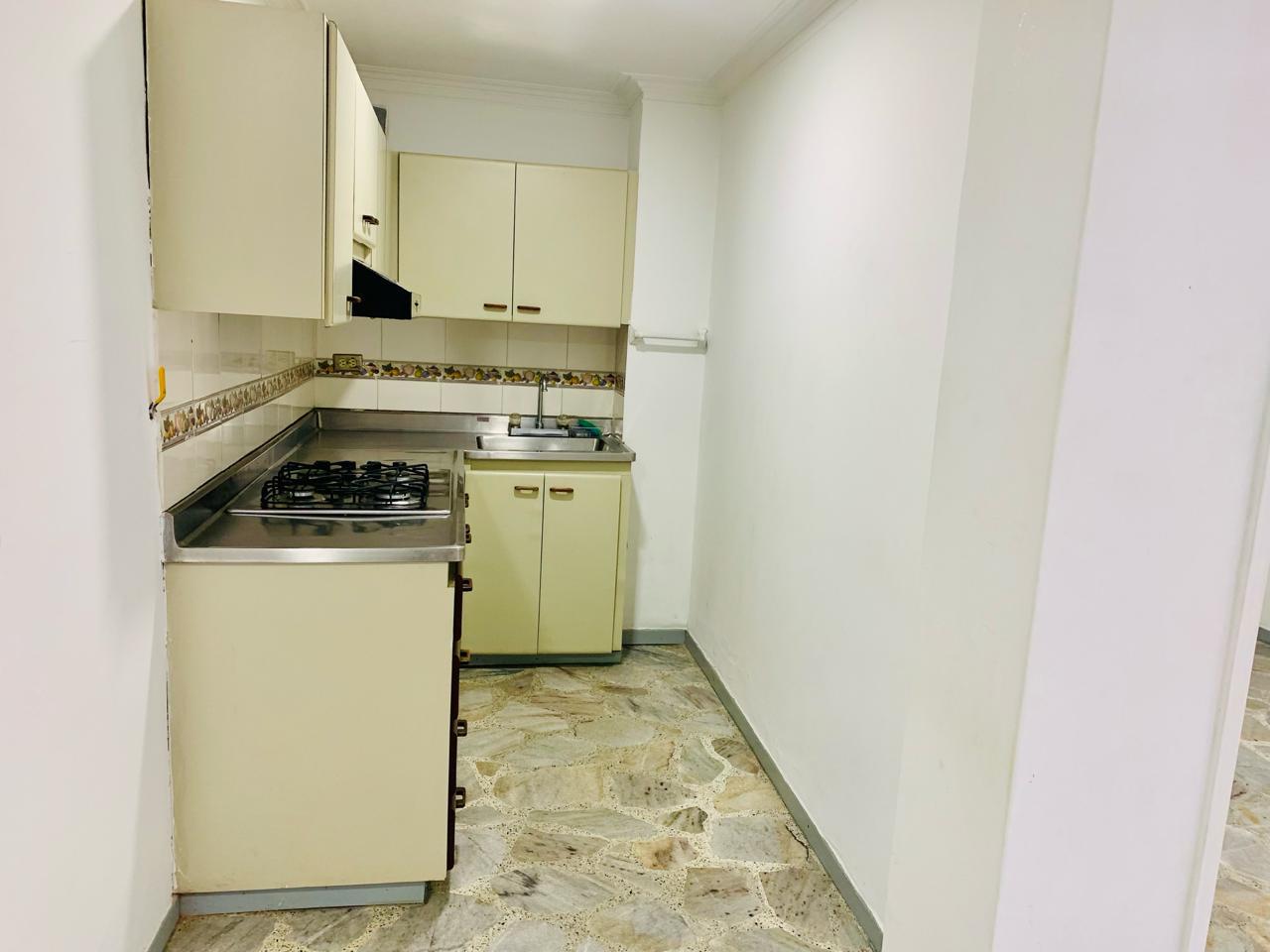 ARRIENDO APARTAESTUDIO EN LA CASTELLANA