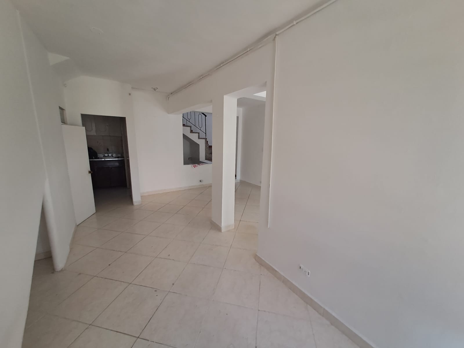 ARRIENDO CASA  LOCAL SANTA LUCIA DOS NIVELES