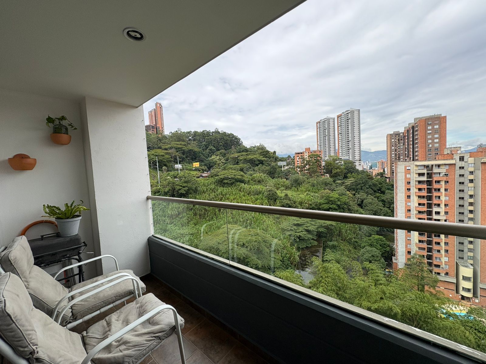 ARRIENDO APARTAMNTO AMOBLADO