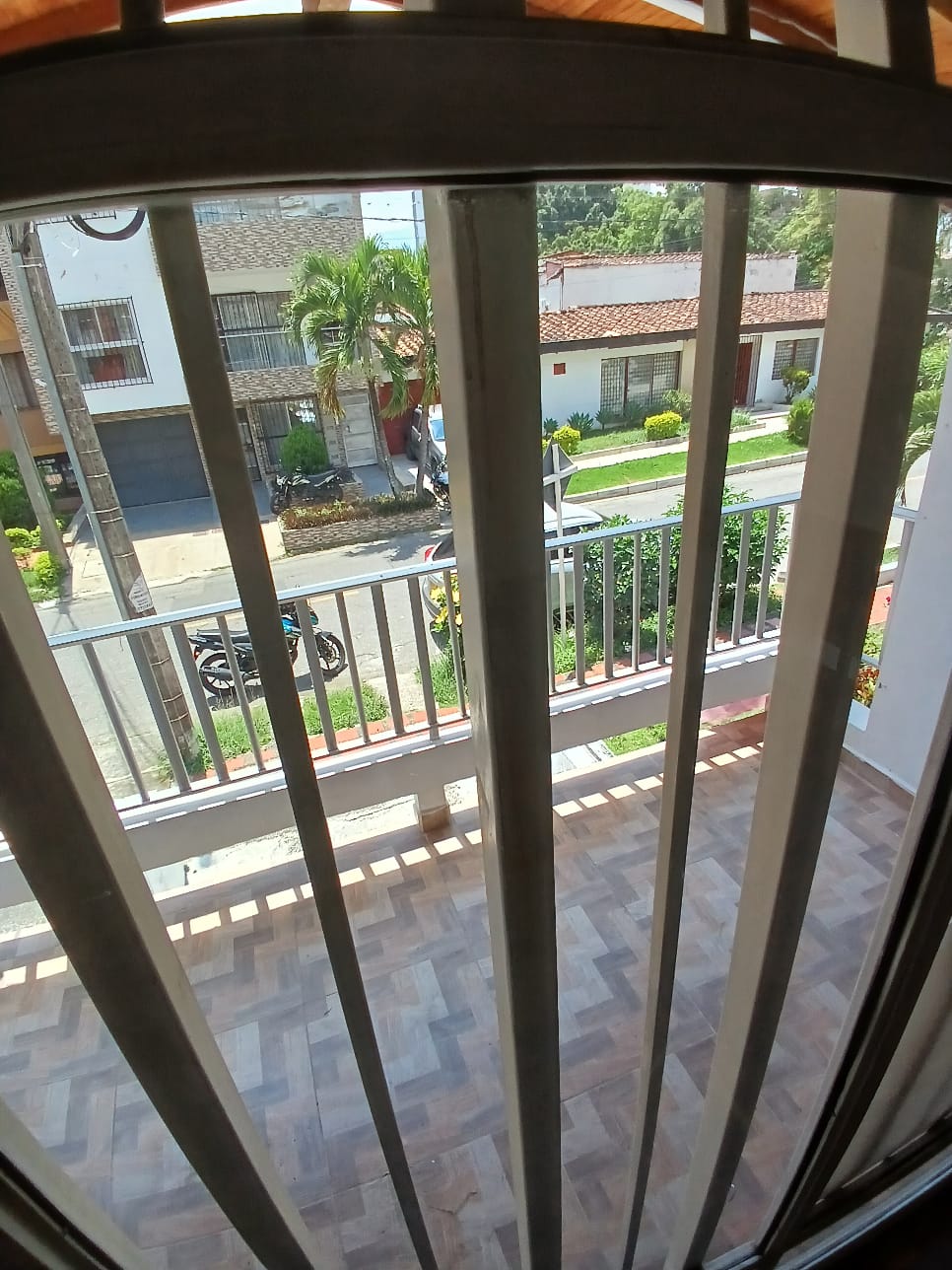 ARRIENDO CASA EN LAURELES