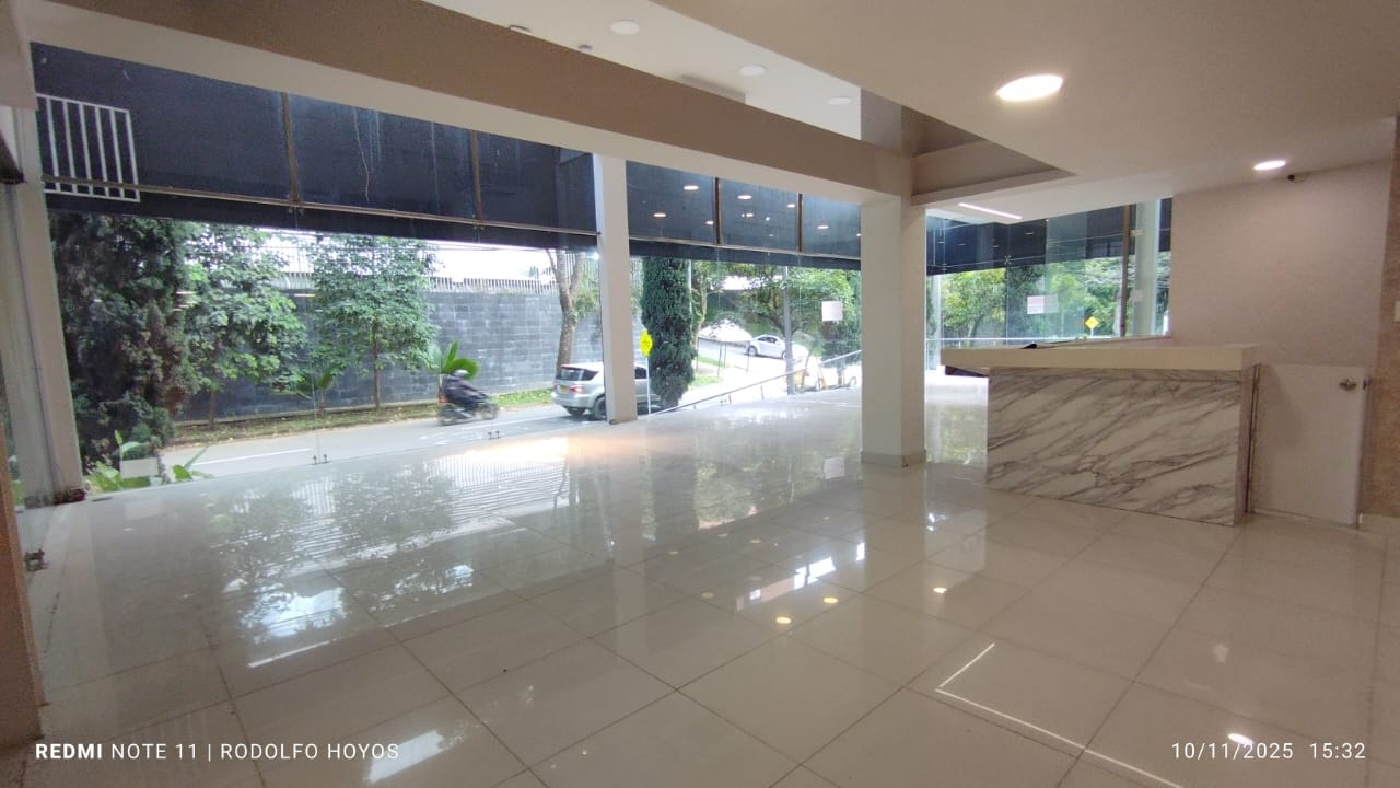 Arriendo Local En Patio Bonito