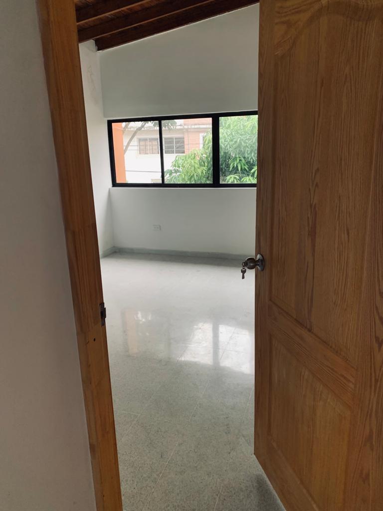 ARRIENDO CASA LOCAL EN LAURELES