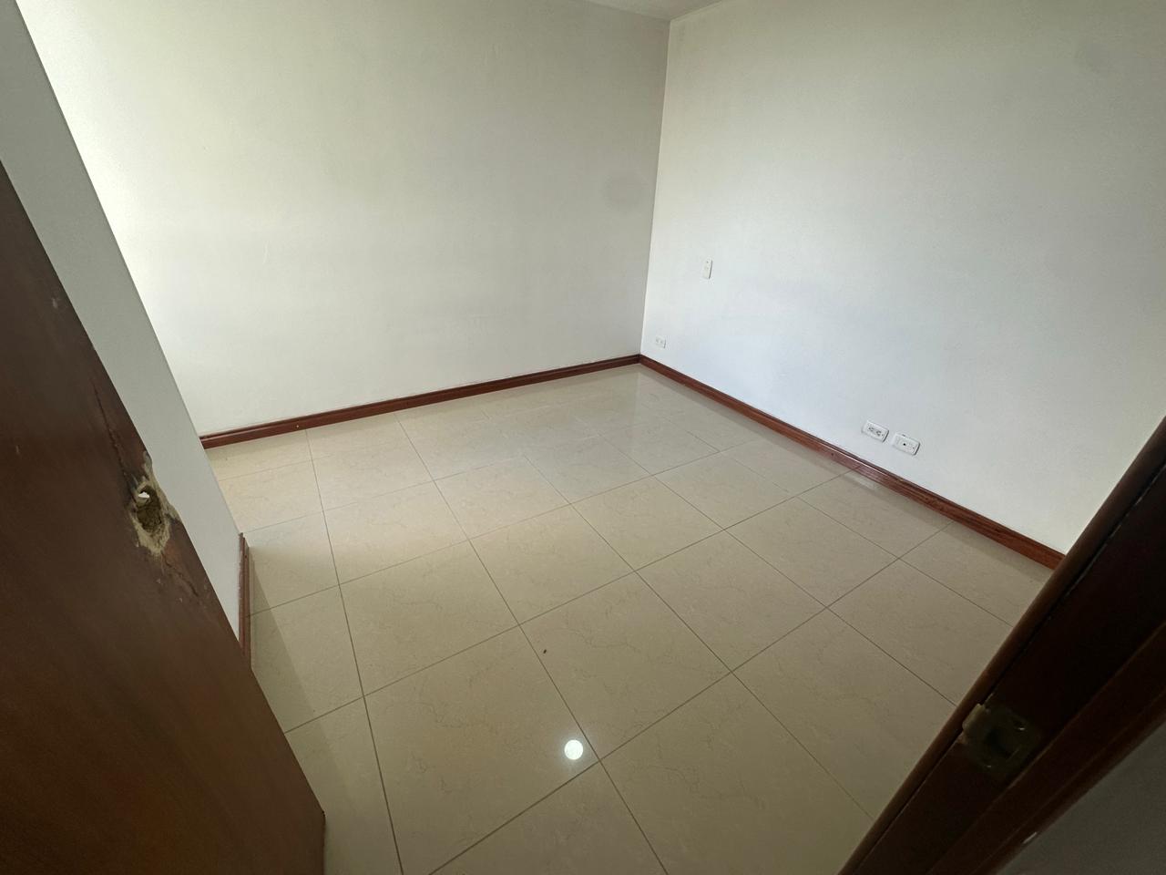 ARRIENDO APARTAMENTO EN LA LOMA DE LOS BERNAL