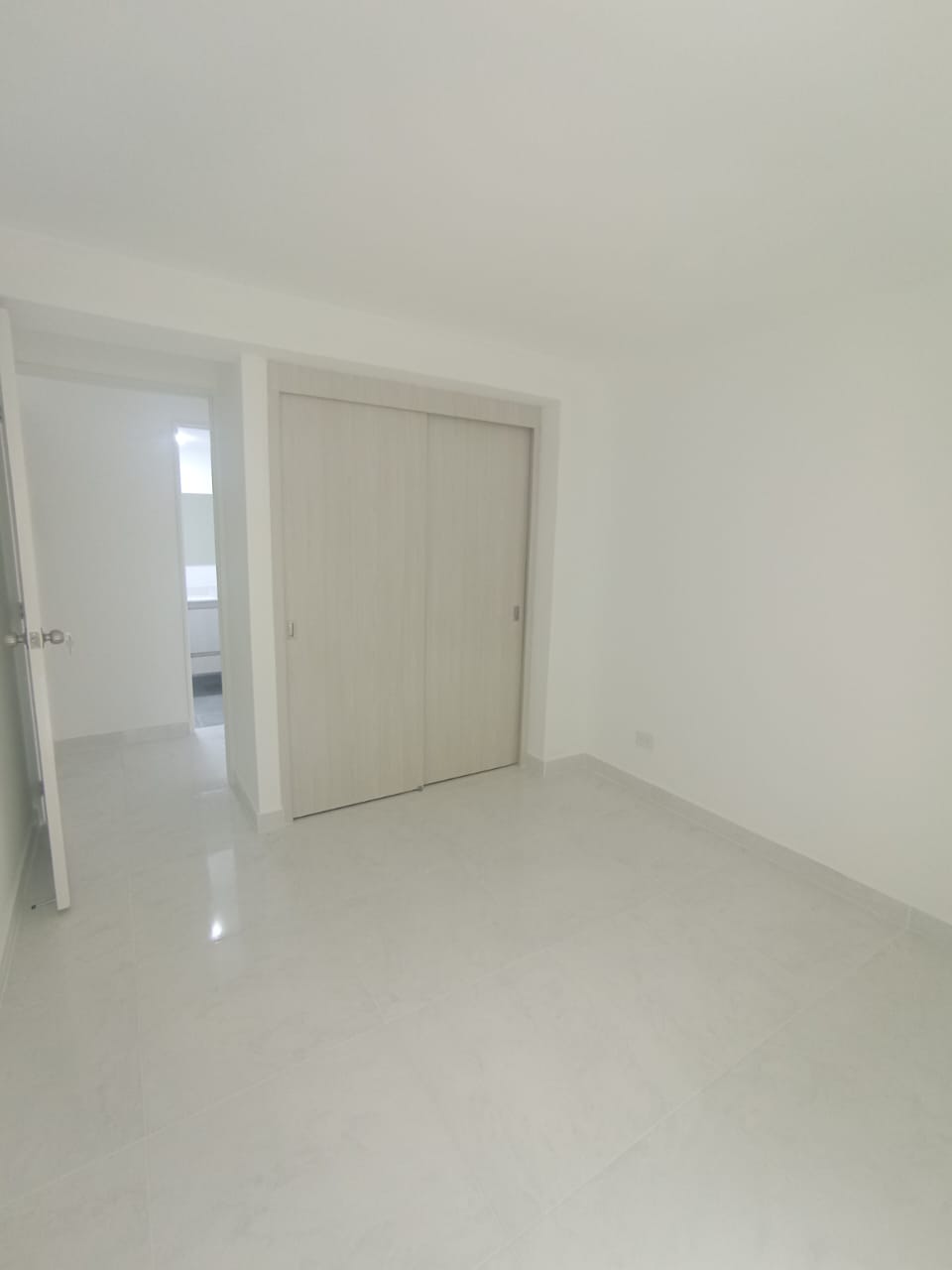 VENDO APARTAMENTO EN ROBLEDO PARTE BAJA