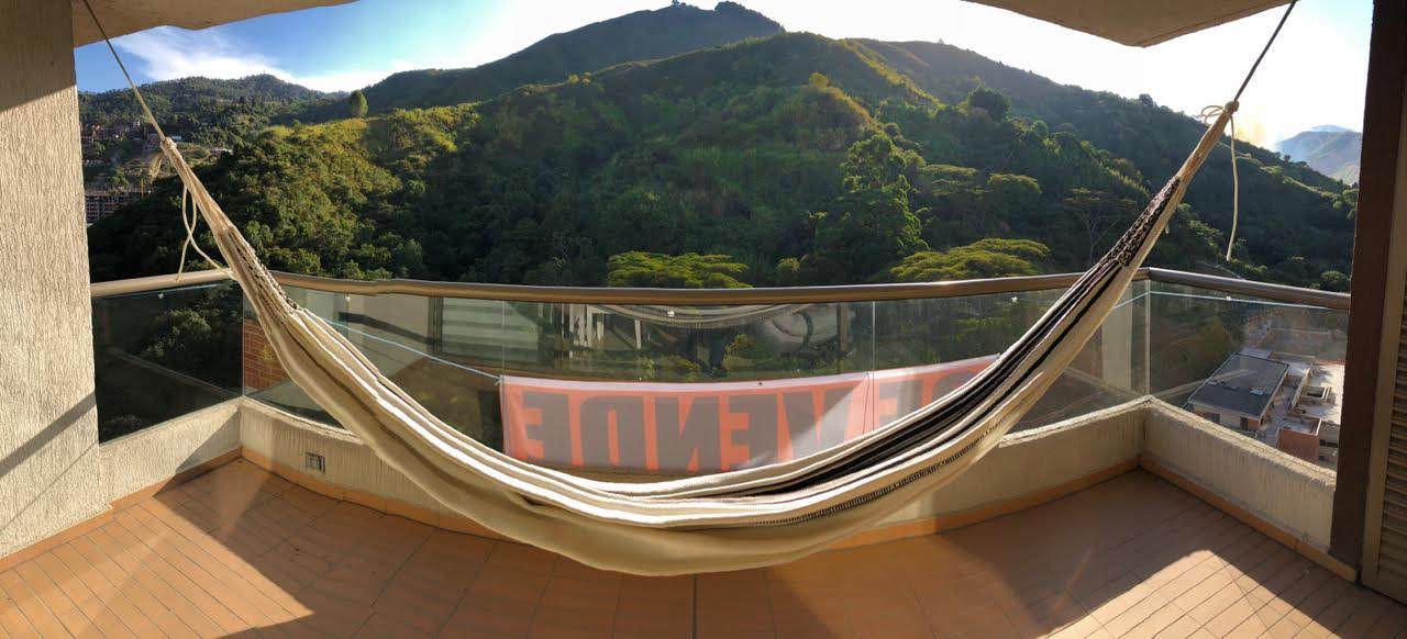VENDO APARTAMENTO EN LA LOMA DE LOS BERNAL