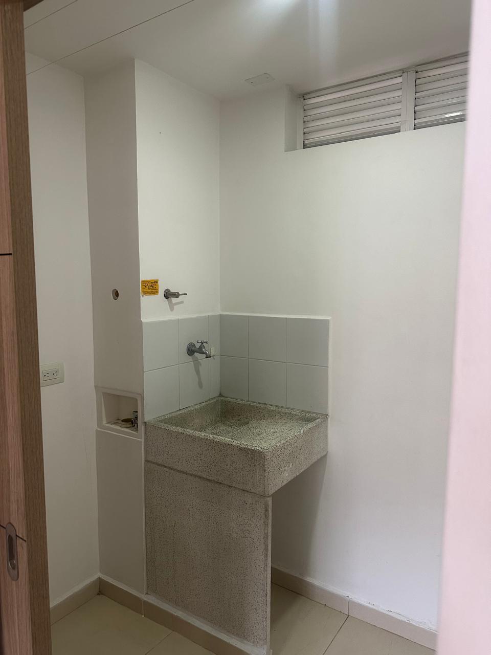 VENDO APARTAMENTO EN LA LOMA DE LOS BERNAL