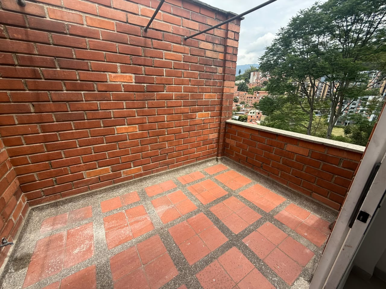 ARRIENDO APARTAMENTO DUPLEX EN CALASANZ