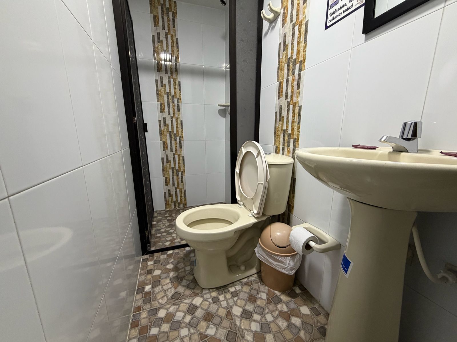 VENDO HOTEL EN LAURELES