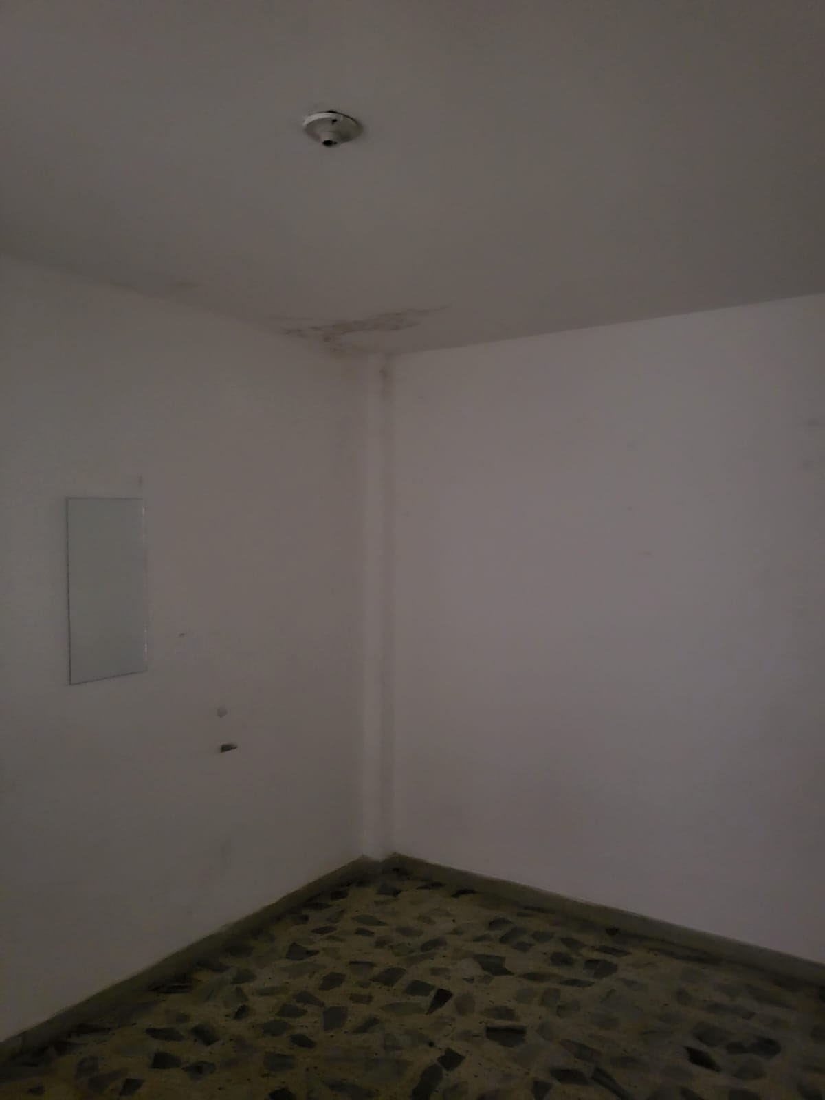 ARRIENDO CASA COMERCIAL EN LA AMERICA